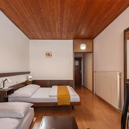 Boarding House Uvala Scott