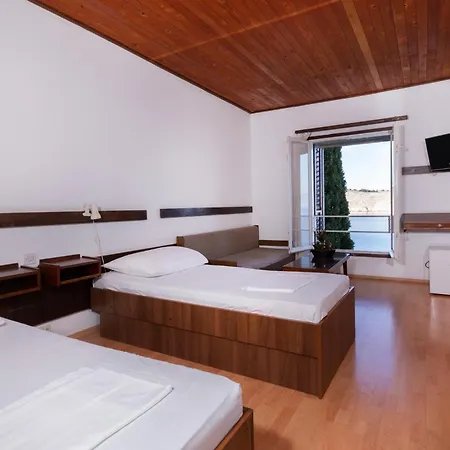 Uvala Scott Inn Kraljevica