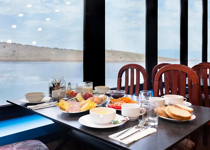 Uvala Scott אורחן 3*